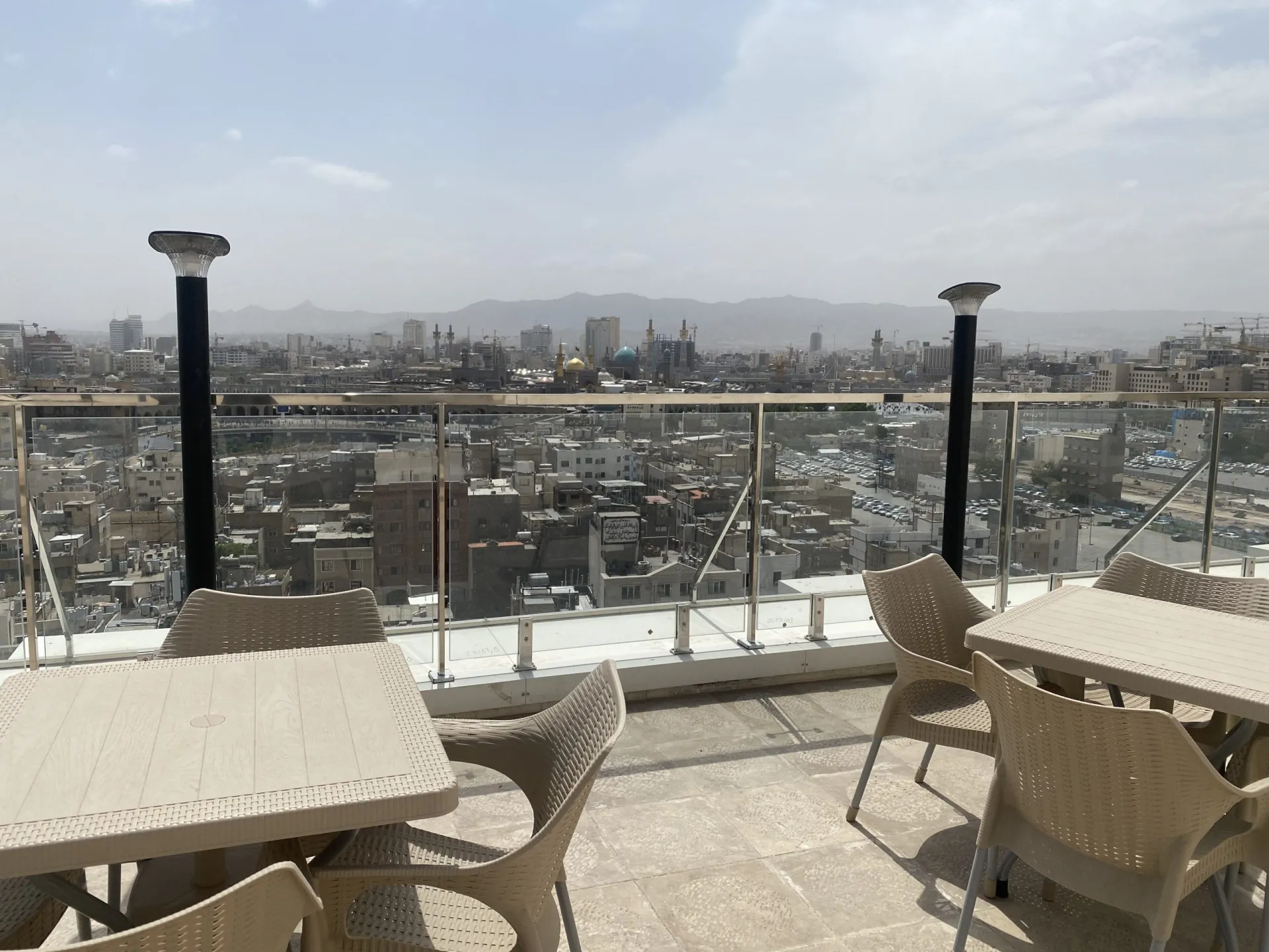 رستوران روف‌گاردن رویایی هتل شکوه شارستان